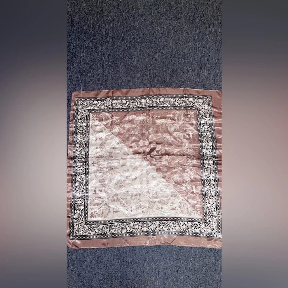 Scarfs - Picture 5 of 5